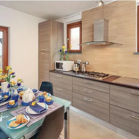 Beautiful In Pitelli -sp- With Kitchen