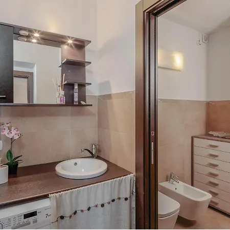 Beautiful In Pitelli -sp- With Kitchen