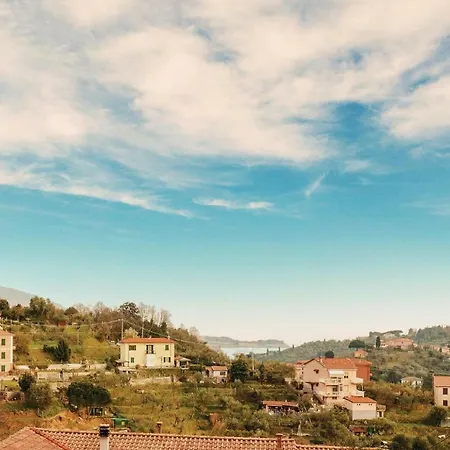 Beautiful In Pitelli -sp- With Kitchen La Spezia